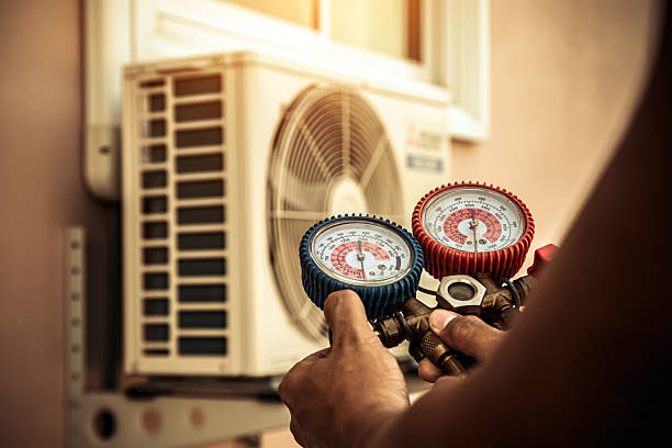 Professional Hvac technician working in Rochester, WA